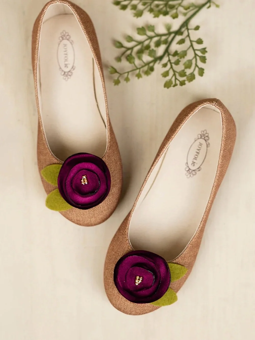 Joyfolie Girls Charlotte Closed Toe Flat Shoes Berry Brown Burgundy Size Y2 NWOT